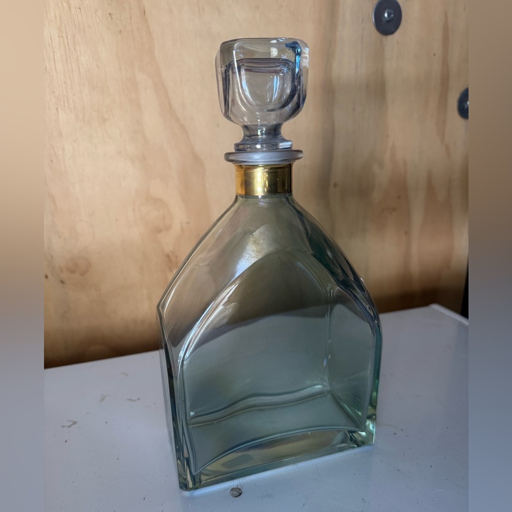 Elegant Glass Decanter with Gold Accent